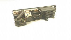 BMW 5 E34 Oro kondicionieriaus/ klimato/ pečiuko valdymo blokas (salone) 8351115