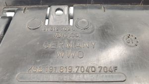 Volkswagen Golf II Dysze / Kratki środkowego nawiewu deski rozdzielczej 191819709C