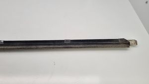 BMW 5 E28 Rivestimento modanatura del vetro della portiera posteriore 