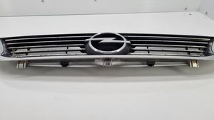 Opel Vectra B Grille calandre supérieure de pare-chocs avant 90505722