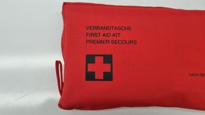 Audi A6 S6 C5 4B Trousse de premiers secours 4B0860281