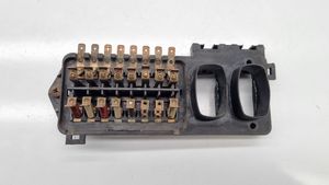 Volkswagen Polo II 86C 2F Module de fusibles 867937025A