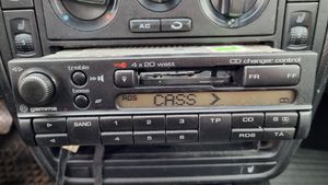 Volkswagen Golf III Unité principale radio / CD / DVD / GPS 3B0035186