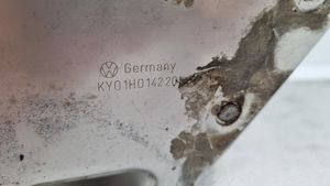 Volkswagen Golf III Kita variklio skyriaus detalė 1H0142201