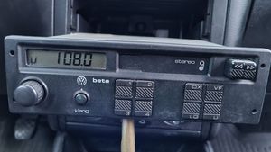 Volkswagen Jetta II Panel / Radioodtwarzacz CD/DVD/GPS 357035152A