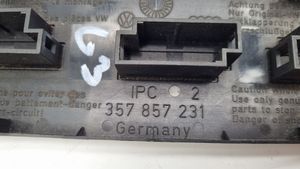 Volkswagen Golf III Verkleidung Radio / Navigation 357857231