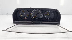 Mercedes-Benz 190 W201 Compteur de vitesse tableau de bord 2015420006