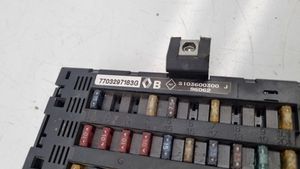 Renault Megane I Module de fusibles 7703297183G