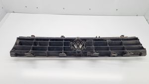Volkswagen PASSAT B2 Augšējais režģis 323853653
