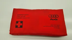 Audi A4 S4 B5 8D Apteczka pierwszej pomocy 8D0860281C