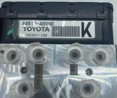 Toyota Avensis Verso ABS-pumppu 44050-48320