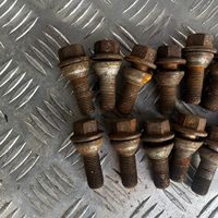 Volvo XC70 Nuts/bolts 