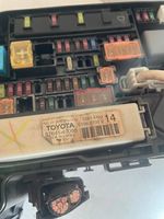 Toyota Prius+ (ZVW40) Ramka / Moduł bezpieczników 8264147090