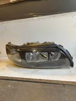 Volvo XC70 Lampa przednia 8693657