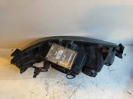 Volvo XC70 Lampa przednia 8693657