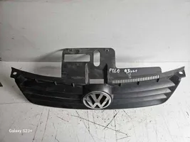 Volkswagen Polo Grille calandre supérieure de pare-chocs avant 5Q0853651