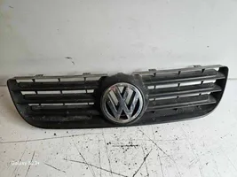 Volkswagen Polo IV 9N3 Grotelės viršutinės 6Q0853653E