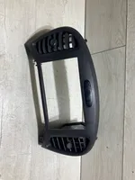 Nissan Juke I F15 Grille d'aération centrale 682601ke0a