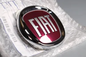 Fiat 500X Logo/stemma case automobilistiche 735643726