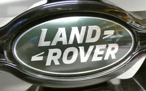 Land Rover Evoque I Etupuskurin ylempi jäähdytinsäleikkö K8D2-8200-C
