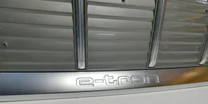 Audi e-tron Maskownica / Grill / Atrapa górna chłodnicy 22008899