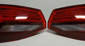 Audi A3 8Y Lampy tylne / Komplet 8Y0945069