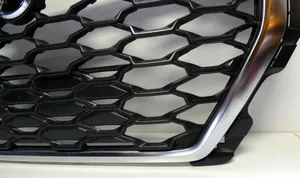 Audi RS Q3 Sportback Etupuskurin ylempi jäähdytinsäleikkö 83F853651C