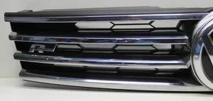 Volkswagen Touareg II Maskownica / Grill / Atrapa górna chłodnicy 7P6853651J