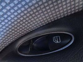 Mercedes-Benz E W211 Boczek / Tapicerka drzwi tylnych 