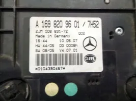 Mercedes-Benz B W245 Rivestimento della console di illuminazione installata sul rivestimento del tetto 