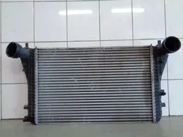 Volkswagen Tiguan Chłodnica powietrza doładowującego / Intercooler 