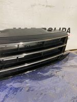 Volkswagen Jetta VI Grille calandre supérieure de pare-chocs avant 5C6853655E