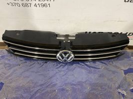 Volkswagen Jetta VI Etupuskurin ylempi jäähdytinsäleikkö 5C6853655E