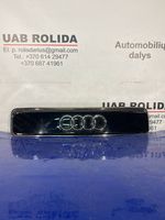 Audi A2 Maskownica / Grill / Atrapa górna chłodnicy 8Z0853321