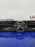 Opel Vectra C Front bumper upper radiator grill 13123491