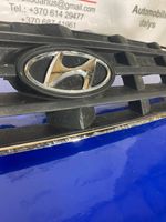 Hyundai Accent Grille calandre supérieure de pare-chocs avant 8636125620