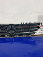 Mercedes-Benz C W203 Grille calandre supérieure de pare-chocs avant A2038801083