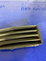 Mitsubishi Carisma Grille inférieure de pare-chocs avant XR384228RH