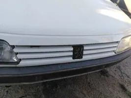 Peugeot 405 Etusäleikkö 