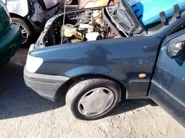 Ford Fiesta Błotnik przedni 