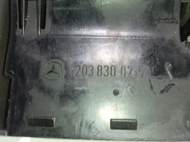 Mercedes-Benz CLK AMG A208 C208 Centrālais gaisa ventilācijas režģis 2038300254