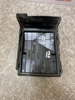 Volkswagen PASSAT B6 Fuse box cover 1K0937132F