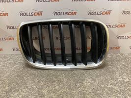 BMW X5 E70 Maskownica / Grill / Atrapa górna chłodnicy 51137171396