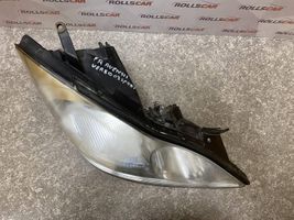 Toyota Avensis Verso Lampa przednia UPM60GF20