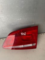 Volkswagen PASSAT B7 Lampy tylnej klapy bagażnika 3Af945094M