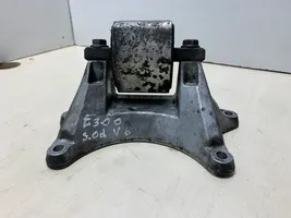 Mercedes-Benz E W211 Supporto di montaggio scatola del cambio A2112420340