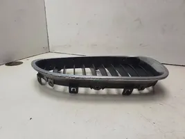 BMW 5 E60 E61 Grille calandre supérieure de pare-chocs avant 7027061