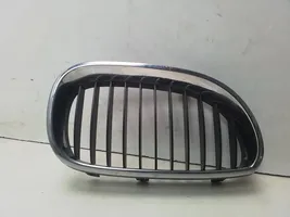 BMW 5 E60 E61 Grille calandre supérieure de pare-chocs avant 7027061