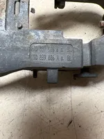 Volkswagen Touran I Klamka/wspornik zewnętrzny drzwi tylnych 1T0837886B