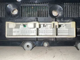 Volkswagen PASSAT B6 Centralina del climatizzatore 74677530V